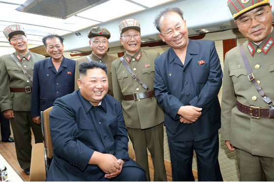 북한 김정은 국무위원장이 지난 10일 "새 무기 시험사격을 지도했다"고 11일 로동신문이 보도했다. 사진=노동신문/뉴시스