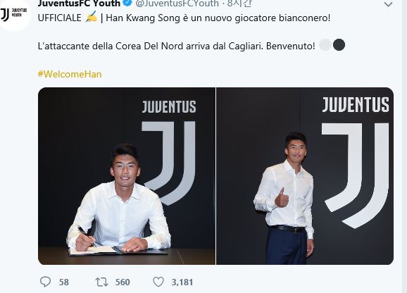 이탈리아 명문 축구단 유벤투스는 2일(현지시간) 북한 한광성 선수와 계약을 체결했다고 트위터를 통해 발표했다. 사진은 유벤투스와 계약서에 사인한 후 엄지손가락을 치켜올려 보이고 있는 한 선수의 모습. 유벤투스 트위터/뉴시스