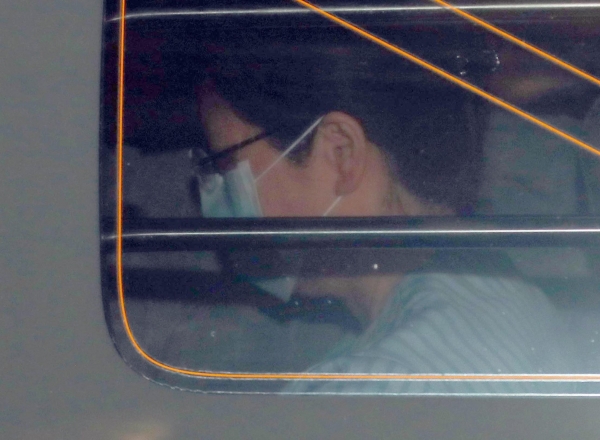 박근혜 전 대통령이 지난 5월 8일 서울 강남성모병원에서 호송차를 타고 서울구치소로 향하고 있다. /뉴시스