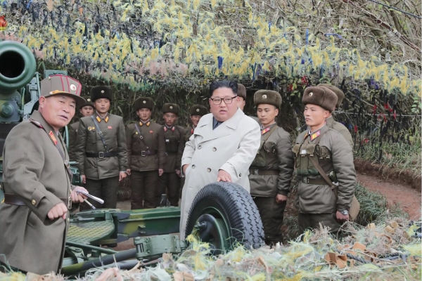 조선중앙TV는 김정은 국무위원장이 서부전선에 위치한 창린도방어대를 시찰했다고 25일 보도했다. 사진=조선중앙TV 영상 캡처/뉴시스